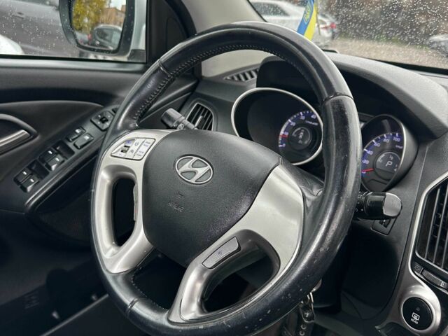 Сірий Хендай іх35, об'ємом двигуна 2 л та пробігом 209 тис. км за 11500 $, фото 5 на Automoto.ua