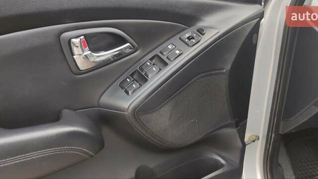 Серый Хендай их35, объемом двигателя 2 л и пробегом 151 тыс. км за 11450 $, фото 50 на Automoto.ua