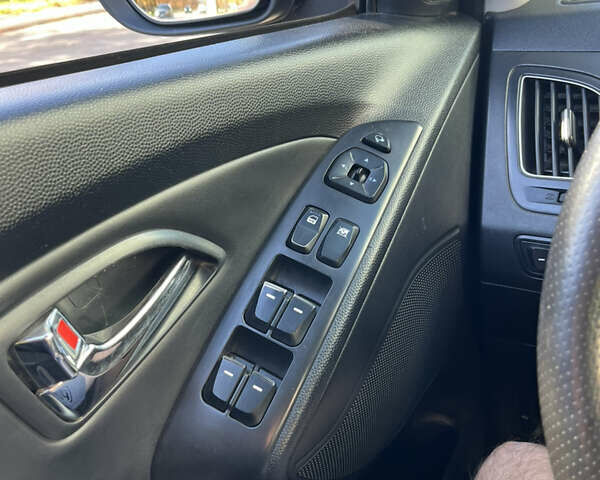 Сірий Хендай іх35, об'ємом двигуна 2 л та пробігом 279 тис. км за 8300 $, фото 9 на Automoto.ua