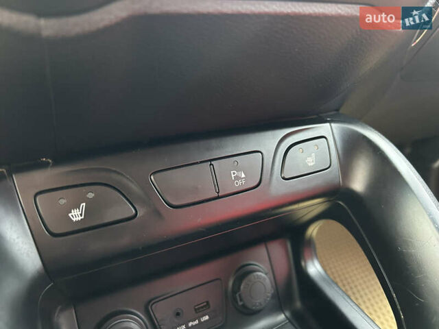 Серый Хендай их35, объемом двигателя 2 л и пробегом 170 тыс. км за 11999 $, фото 13 на Automoto.ua