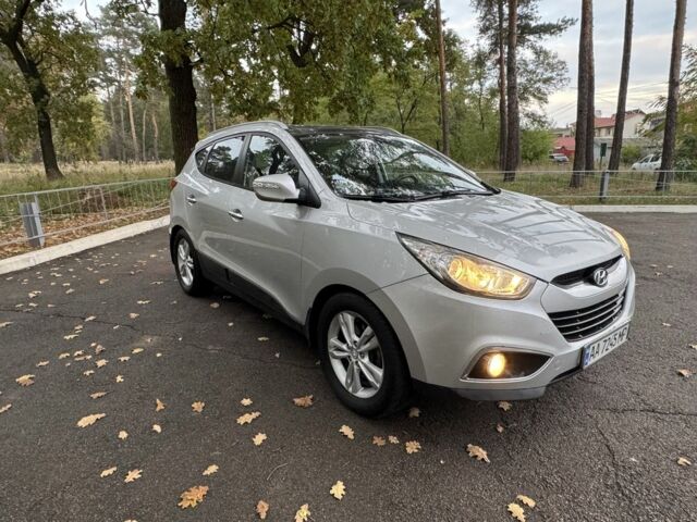 Серый Хендай их35, объемом двигателя 2 л и пробегом 190 тыс. км за 10700 $, фото 2 на Automoto.ua