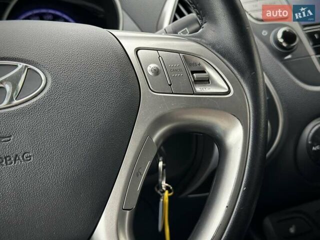 Серый Хендай их35, объемом двигателя 1.7 л и пробегом 192 тыс. км за 14250 $, фото 89 на Automoto.ua