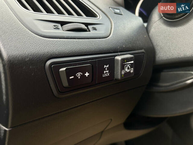 Серый Хендай их35, объемом двигателя 2 л и пробегом 170 тыс. км за 11999 $, фото 9 на Automoto.ua