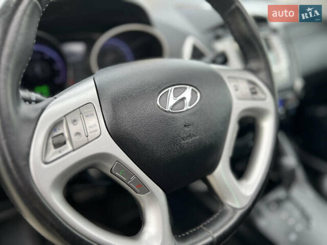 Серый Хендай их35, объемом двигателя 2 л и пробегом 262 тыс. км за 12150 $, фото 58 на Automoto.ua
