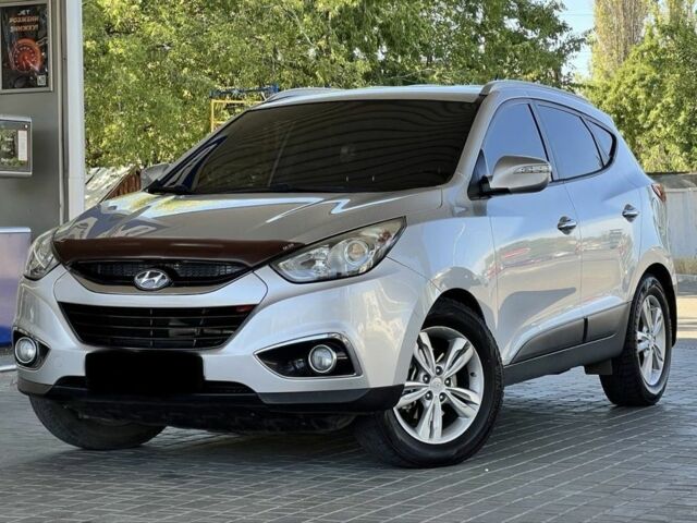 Серый Хендай их35, объемом двигателя 2 л и пробегом 163 тыс. км за 10800 $, фото 1 на Automoto.ua