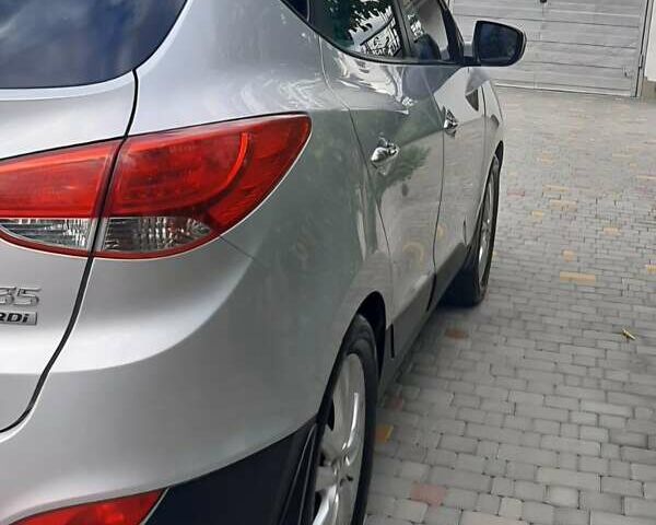 Сірий Хендай іх35, об'ємом двигуна 2 л та пробігом 178 тис. км за 13200 $, фото 3 на Automoto.ua