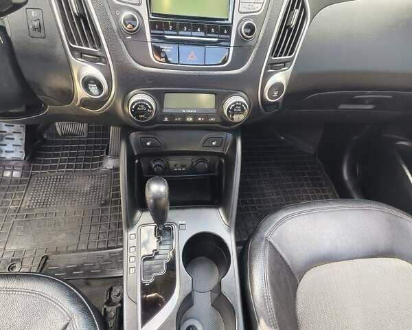 Серый Хендай их35, объемом двигателя 2 л и пробегом 187 тыс. км за 12900 $, фото 33 на Automoto.ua