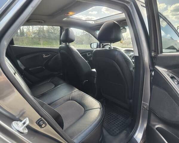 Серый Хендай их35, объемом двигателя 2 л и пробегом 187 тыс. км за 12900 $, фото 20 на Automoto.ua