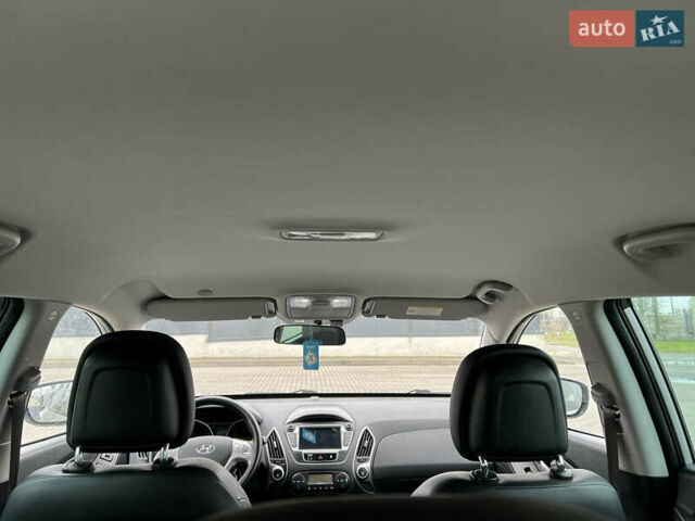 Серый Хендай их35, объемом двигателя 2 л и пробегом 240 тыс. км за 11500 $, фото 52 на Automoto.ua
