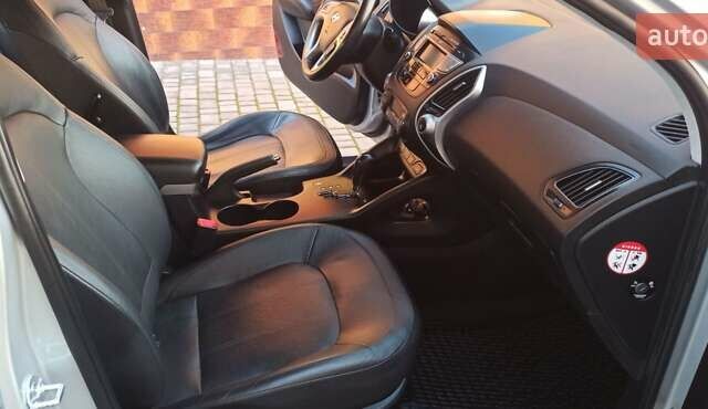 Серый Хендай их35, объемом двигателя 2 л и пробегом 248 тыс. км за 13200 $, фото 23 на Automoto.ua