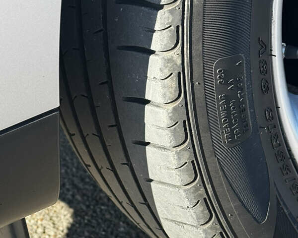 Серый Хендай их35, объемом двигателя 2 л и пробегом 229 тыс. км за 13500 $, фото 11 на Automoto.ua