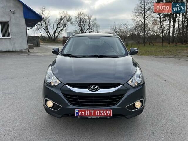 Серый Хендай их35, объемом двигателя 2 л и пробегом 200 тыс. км за 12900 $, фото 15 на Automoto.ua