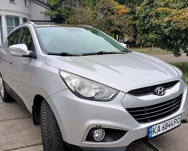 Серый Хендай их35, объемом двигателя 2 л и пробегом 230 тыс. км за 11500 $, фото 6 на Automoto.ua