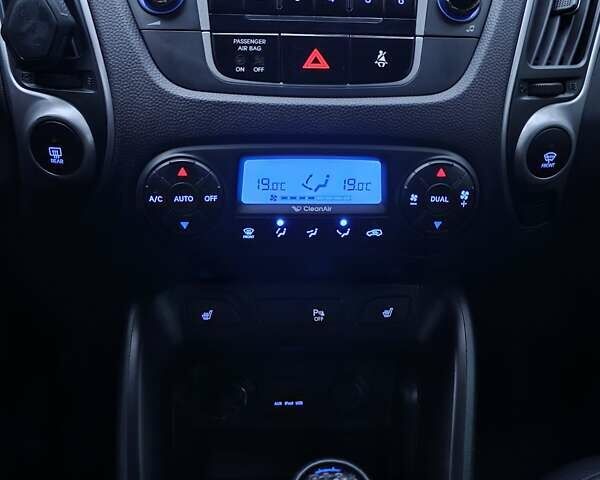 Серый Хендай их35, объемом двигателя 1.7 л и пробегом 195 тыс. км за 11750 $, фото 32 на Automoto.ua