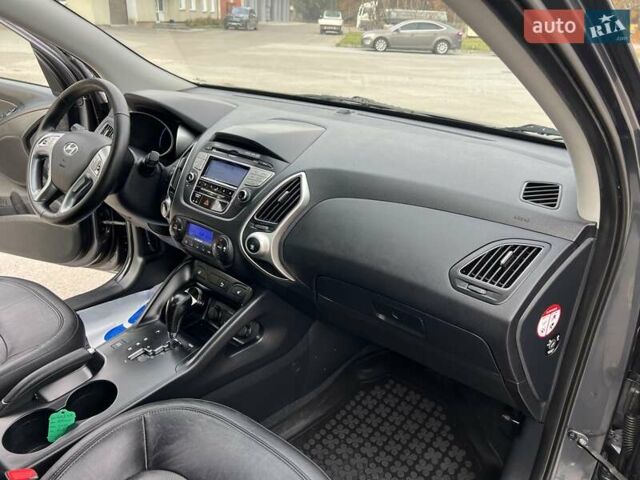 Серый Хендай их35, объемом двигателя 2 л и пробегом 200 тыс. км за 12900 $, фото 70 на Automoto.ua