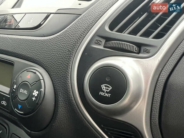 Серый Хендай их35, объемом двигателя 2 л и пробегом 240 тыс. км за 11500 $, фото 45 на Automoto.ua