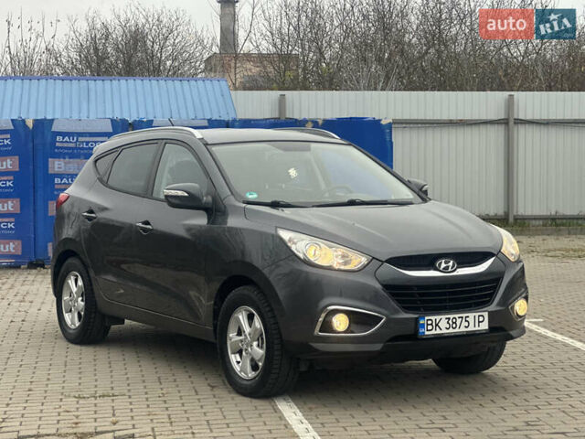 Серый Хендай их35, объемом двигателя 2 л и пробегом 170 тыс. км за 11700 $, фото 2 на Automoto.ua