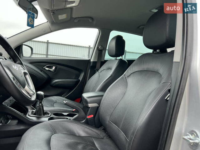 Серый Хендай их35, объемом двигателя 2 л и пробегом 240 тыс. км за 11500 $, фото 30 на Automoto.ua