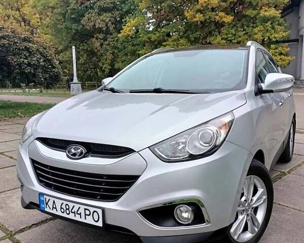 Серый Хендай их35, объемом двигателя 2 л и пробегом 230 тыс. км за 11500 $, фото 2 на Automoto.ua