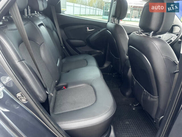 Серый Хендай их35, объемом двигателя 2 л и пробегом 170 тыс. км за 11700 $, фото 35 на Automoto.ua