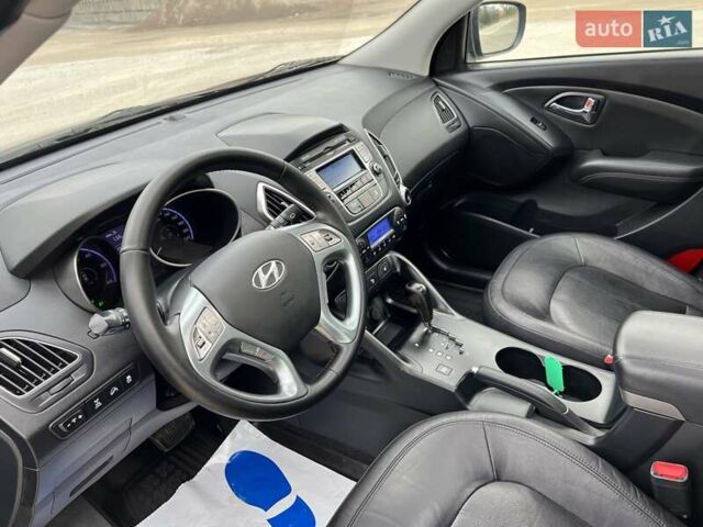 Серый Хендай их35, объемом двигателя 2 л и пробегом 200 тыс. км за 12900 $, фото 56 на Automoto.ua