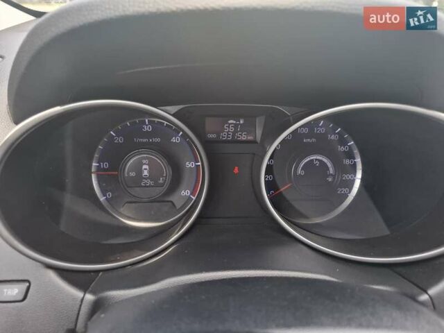 Серый Хендай их35, объемом двигателя 2 л и пробегом 193 тыс. км за 10999 $, фото 27 на Automoto.ua