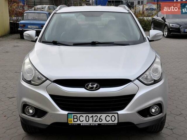 Серый Хендай их35, объемом двигателя 2 л и пробегом 267 тыс. км за 8999 $, фото 3 на Automoto.ua