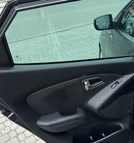 Серый Хендай их35, объемом двигателя 2 л и пробегом 245 тыс. км за 13500 $, фото 31 на Automoto.ua