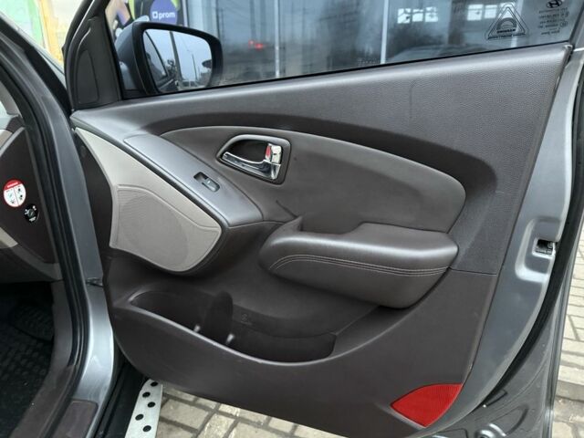 Сірий Хендай іх35, об'ємом двигуна 2 л та пробігом 186 тис. км за 11900 $, фото 14 на Automoto.ua