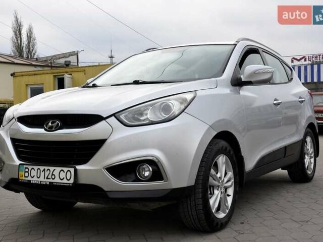 Серый Хендай их35, объемом двигателя 2 л и пробегом 267 тыс. км за 8999 $, фото 2 на Automoto.ua