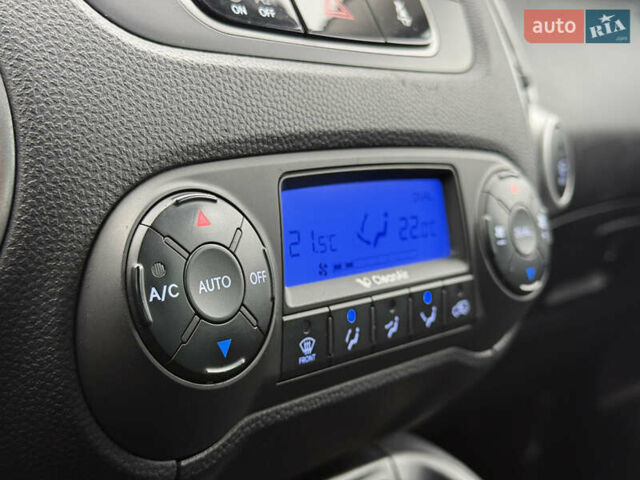 Сірий Хендай іх35, об'ємом двигуна 1.7 л та пробігом 235 тис. км за 11499 $, фото 35 на Automoto.ua