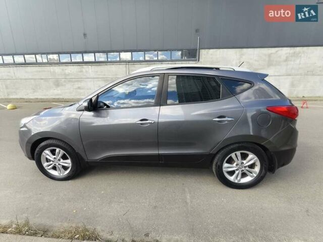 Серый Хендай их35, объемом двигателя 2 л и пробегом 187 тыс. км за 12900 $, фото 12 на Automoto.ua