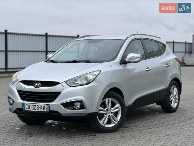 Серый Хендай их35, объемом двигателя 2 л и пробегом 240 тыс. км за 11500 $, фото 4 на Automoto.ua