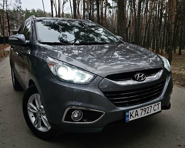 Серый Хендай их35, объемом двигателя 1.7 л и пробегом 195 тыс. км за 11750 $, фото 2 на Automoto.ua