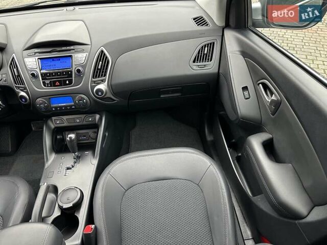 Серый Хендай их35, объемом двигателя 2 л и пробегом 107 тыс. км за 15900 $, фото 17 на Automoto.ua