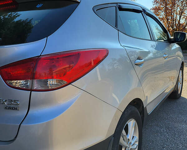 Серый Хендай их35, объемом двигателя 2 л и пробегом 264 тыс. км за 11700 $, фото 6 на Automoto.ua