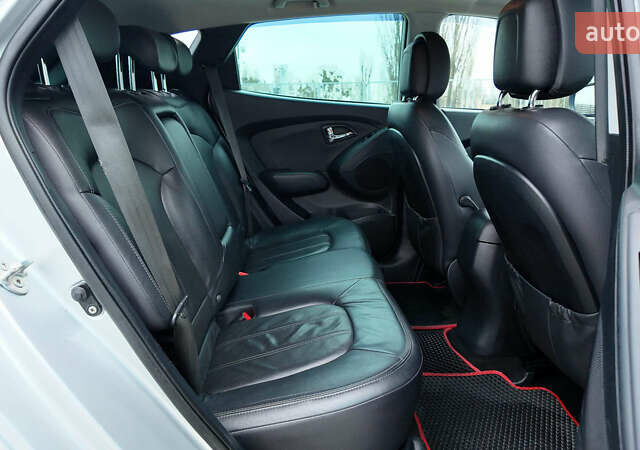 Серый Хендай их35, объемом двигателя 2 л и пробегом 174 тыс. км за 13990 $, фото 11 на Automoto.ua