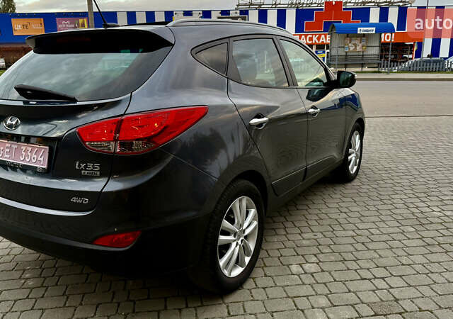 Серый Хендай их35, объемом двигателя 2 л и пробегом 245 тыс. км за 13500 $, фото 9 на Automoto.ua