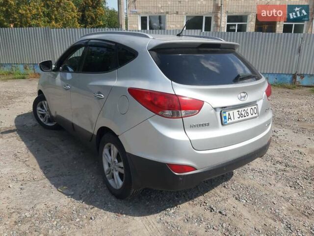 Серый Хендай их35, объемом двигателя 2 л и пробегом 442 тыс. км за 9250 $, фото 9 на Automoto.ua
