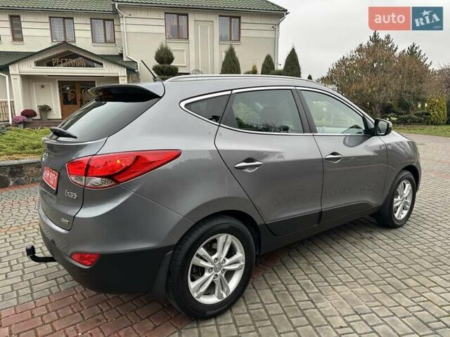 Серый Хендай их35, объемом двигателя 2 л и пробегом 107 тыс. км за 15900 $, фото 9 на Automoto.ua