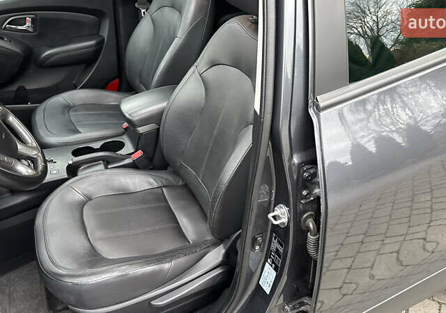 Серый Хендай их35, объемом двигателя 2 л и пробегом 245 тыс. км за 13500 $, фото 24 на Automoto.ua