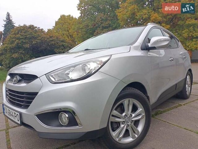 Серый Хендай их35, объемом двигателя 2 л и пробегом 230 тыс. км за 11500 $, фото 1 на Automoto.ua