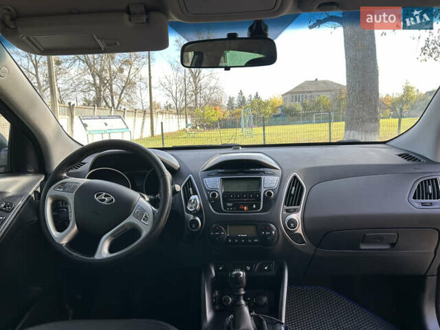 Серый Хендай их35, объемом двигателя 2 л и пробегом 237 тыс. км за 10900 $, фото 12 на Automoto.ua