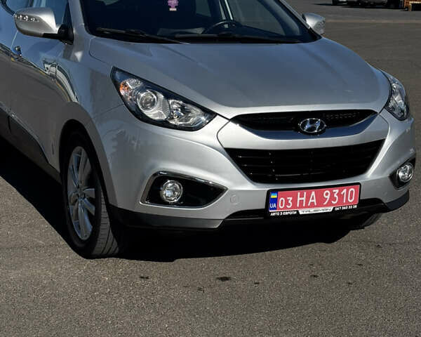 Серый Хендай их35, объемом двигателя 2 л и пробегом 229 тыс. км за 13500 $, фото 8 на Automoto.ua