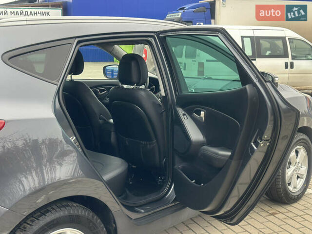 Серый Хендай их35, объемом двигателя 2 л и пробегом 170 тыс. км за 11700 $, фото 26 на Automoto.ua