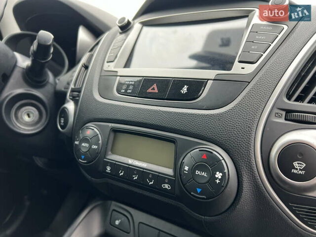 Серый Хендай их35, объемом двигателя 2 л и пробегом 240 тыс. км за 11500 $, фото 35 на Automoto.ua