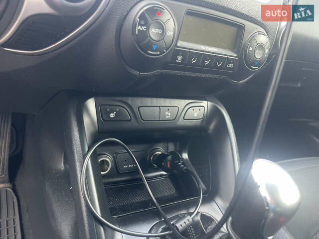 Хендай их35 2011 в Киеве на Automoto.ua Серый Хендай их35, объемом двигателя 1.69 л и пробегом 200 тыс. км за 11100 $, фото 3 на Automoto.ua