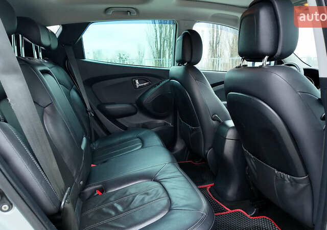 Серый Хендай их35, объемом двигателя 2 л и пробегом 174 тыс. км за 13990 $, фото 13 на Automoto.ua