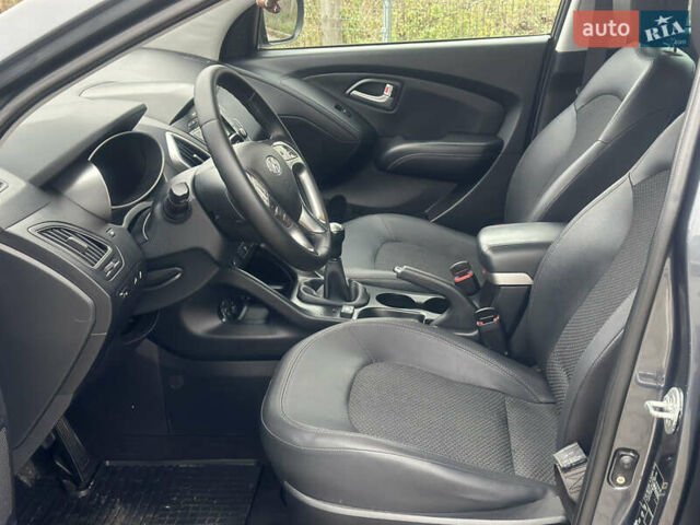 Серый Хендай их35, объемом двигателя 2 л и пробегом 170 тыс. км за 11700 $, фото 43 на Automoto.ua