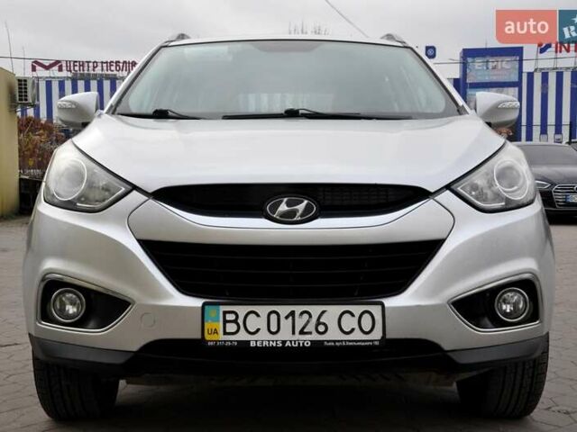 Серый Хендай их35, объемом двигателя 2 л и пробегом 267 тыс. км за 8999 $, фото 4 на Automoto.ua